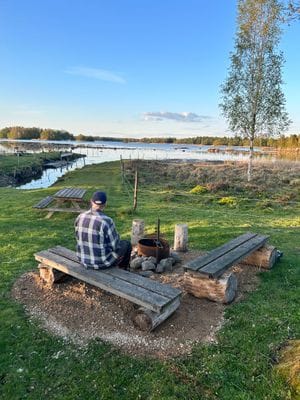 Grillplats vid sjön