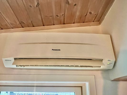 Luftvärmepump som går att koppla om till AC