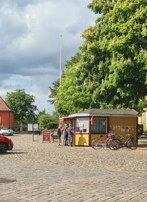 Jättefin stuga nära strand, pool, brygga i Åhus - Bild 61