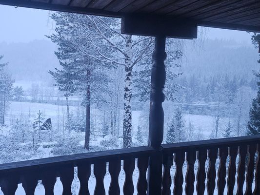 Älvutsikt Sälen, rustik brun stuga - Bild 2