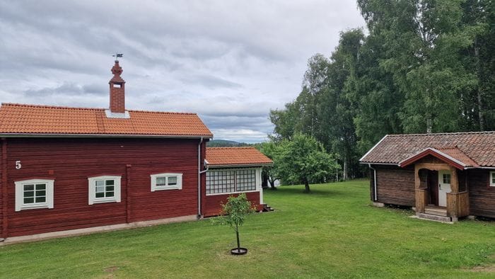 Nyrenoverad gäststuga vid siljans strand - Bild 8