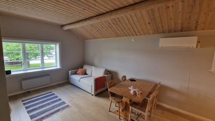 Nyrenoverad gäststuga vid siljans strand - Bild 4