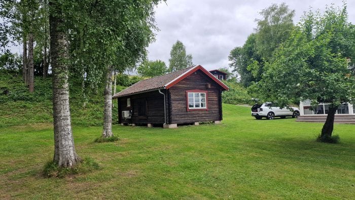 Nyrenoverad gäststuga vid siljans strand - Bild 9