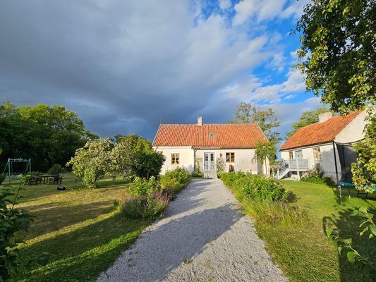 Charmigt Gotlandshus i vacker miljö - Bild 35