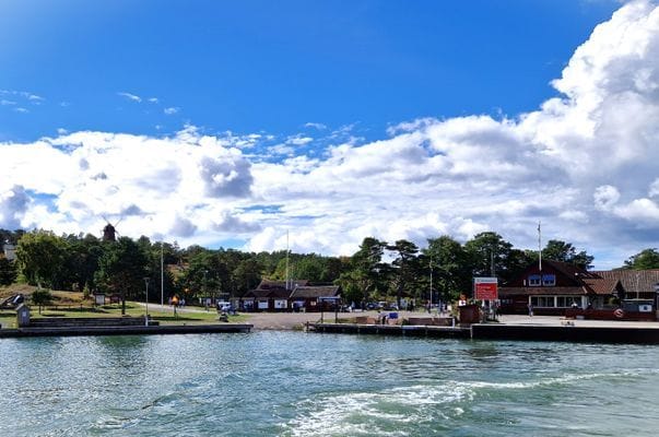 Timbra Utö. Badrocksavstånd till fin sandstrand - Bild 49