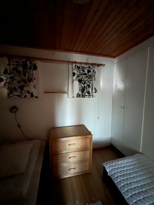 Mörkläggningsgardiner i samtliga sovrum