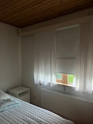 Mörkläggningsgardiner i samtliga sovrum