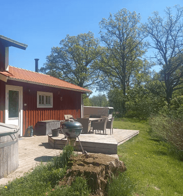 Stuga vid sjö i skogsmiljö – Drängstugan - Bild 12