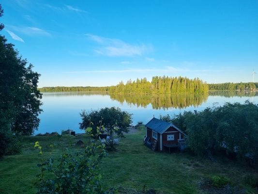 Mysig stuga i Småland med egen strand - Bild 3