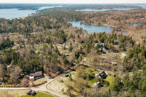 Rymlig skärgårdsidyll på Vindö – Nära hav/sjö - Bild 18