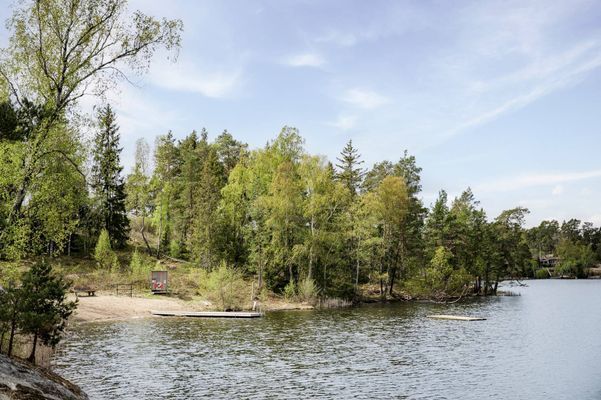 Rymlig skärgårdsidyll på Vindö – Nära hav/sjö - Bild 17