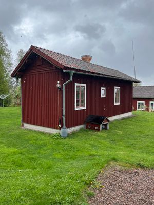 Röd liten stuga i Dalaidyll - Bild 2