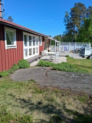 Sjönära stuga i trevligt område Gräddö/Rådmansö