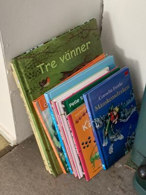Böcker, spel och leksaker för de små
