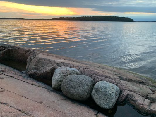 Släta klippor att bada från