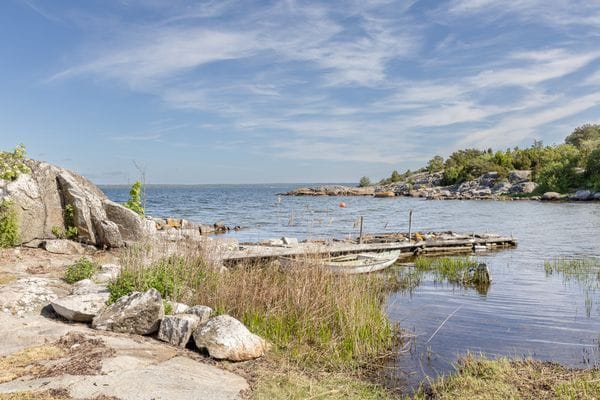 Nybyggd stuga vid havet, motorbåt som tillval - Bild 22