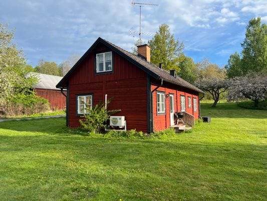 Äldre charmigt hus med stor trädgård - Bild 6