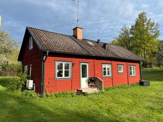 Äldre charmigt hus med stor trädgård - Bild 2