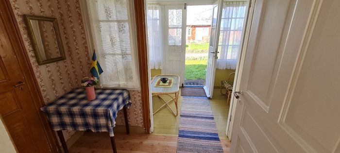 Stuga i stilla miljö på sekelskiftesgård - Bild 11