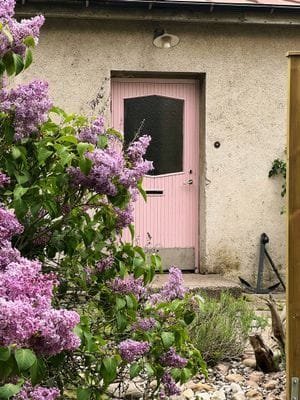 Stor lägenhet med radhuskänsla på Österlen! - Bild 2