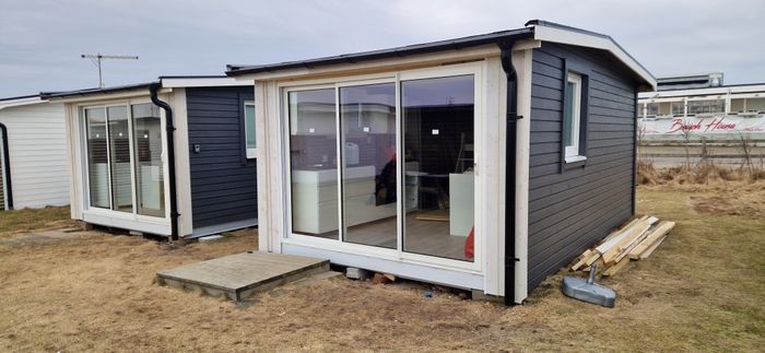 Stugorna efter renovering. Återstår lite småjobb inne i stugan, samt nya utemöbler.