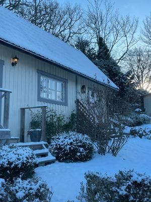 Stugan i vinterskrud