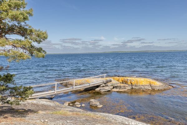 Nybyggd stuga vid havet, motorbåt som tillval - Bild 25