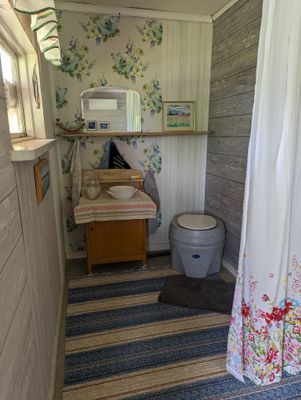 Stuga med el och torrtoalett - Bild 4