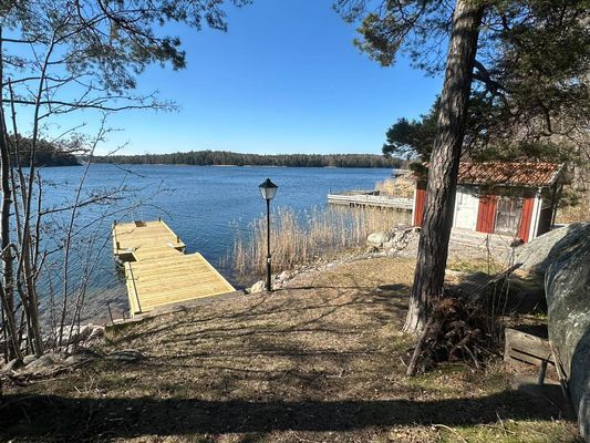 Landställe på Högmarsö med sjötomt - Bild 24