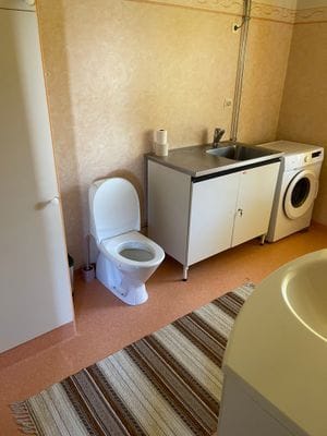 Extra toalett och tvätt rum