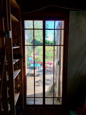 utgång till lilla trädgården från nedervåningen