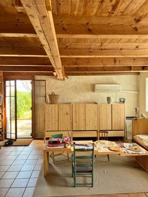 allrum med utgång t lilla trädgården