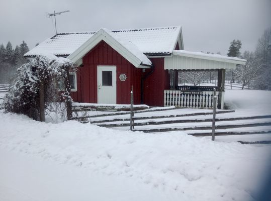 Mysig stuga på landet, 4-6 bäddar, hund välkommen - Bild 2