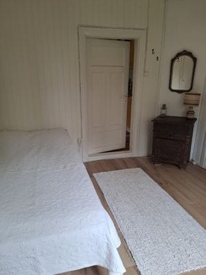 Hus i skogsglänta i Tiveden - Bild 14