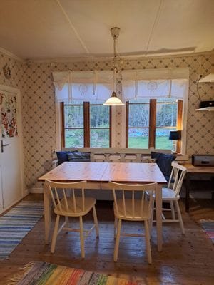 Hus i skogsglänta i Tiveden - Bild 6