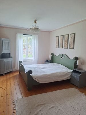 Hus i skogsglänta i Tiveden - Bild 16