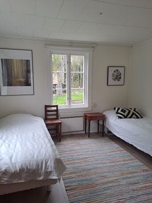 Hus i skogsglänta i Tiveden - Bild 24