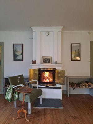 Hus i skogsglänta i Tiveden - Bild 9
