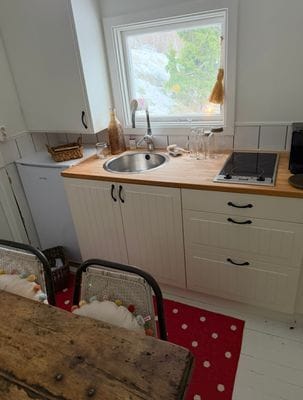 Stuga med unikt sjöläge i Stocksund - Bild 15