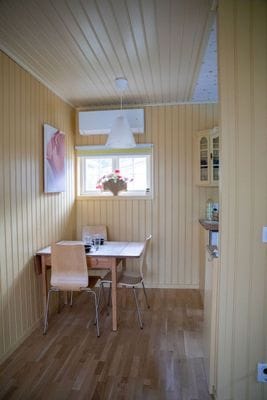 Stuga med uppvärmd pool och gångavstånd till havet - Bild 10
