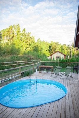 Stuga med uppvärmd pool och gångavstånd till havet - Bild 5
