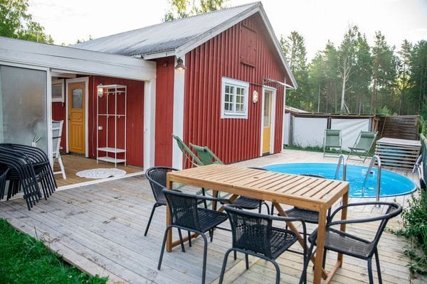 Stuga med uppvärmd pool och gångavstånd till havet - Bild 4