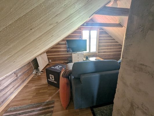 Timrad stuga nära fjällen - Bild 21