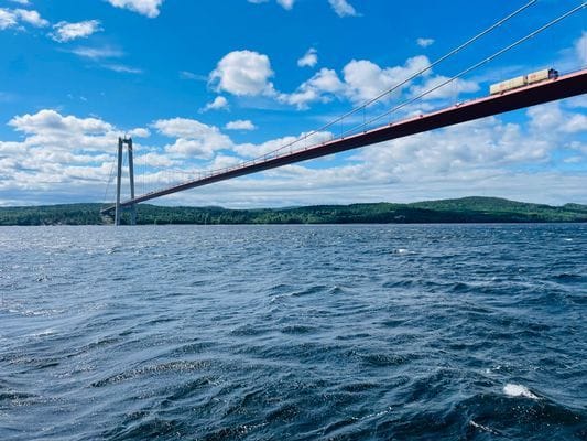 Höga kusten bron ligger 15min bort