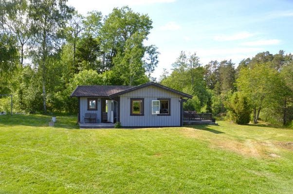 Golfvägen Ingarö, Sjöglimt nära golfbana