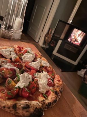 Mysig stuga nära sjö och natur - Bild 9