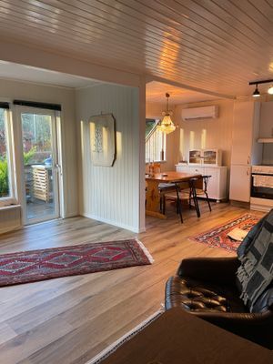 Mysig stuga nära sjö och natur - Bild 12