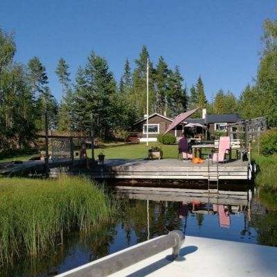 Stuga i Vikarbyn m. idyllisk sjötomt & egen brygga - Bild 2