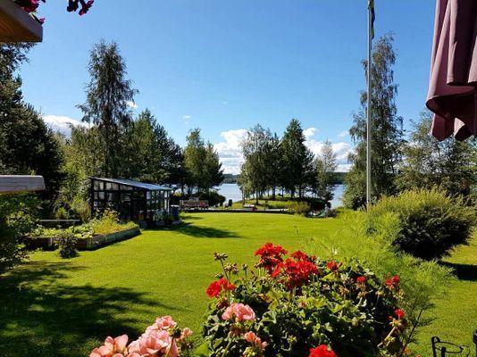 Stuga i Vikarbyn m. idyllisk sjötomt & egen brygga