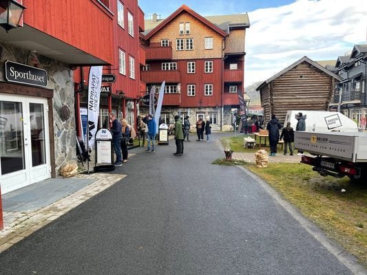 VILLA SKALSVALLEN, Skalets torg, inomhusbordtennis - Bild 125